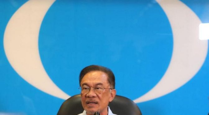 Pertikaian melanda partai oposisi Malaysia PKR yang dipimpin oleh Anwar