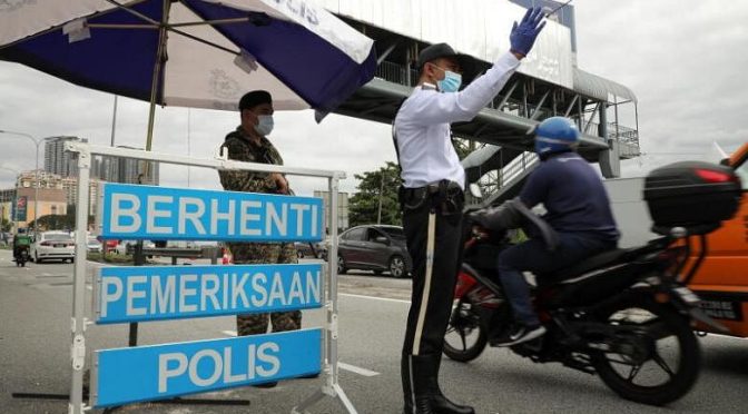 Melanggar tradisi selama puluhan tahun dan tidak pulang ke Kuala Lumpur pada Tahun Baru Imlek ini